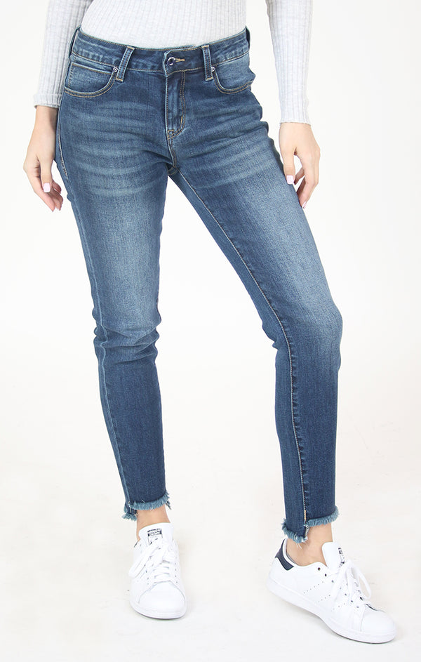 Medium Wash Frayed Hem Mid Rise Skinny Jeans | EN-9245