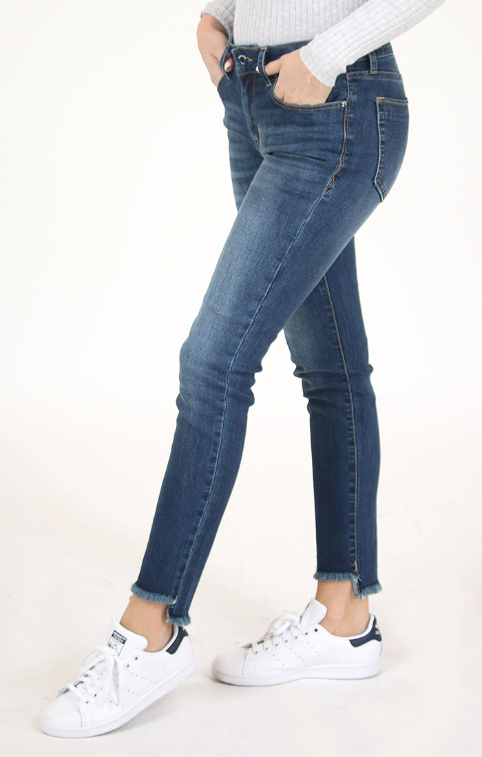 Women's Medium Wash Frayed Hem Mid Rise Skinny Jeans – Grace in LA